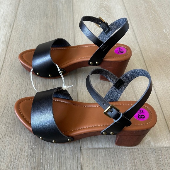 Cushionaire Sloan Black Faux Leather Studded Platform Clog Sandals Womens 8.5 M - Picture 2 of 9